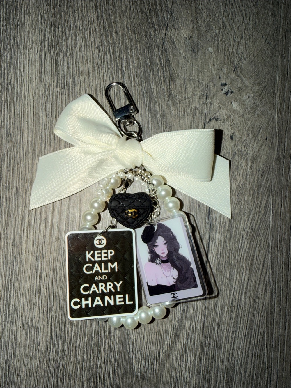 custom bagcharm/keychain (theme: designer/black/white)